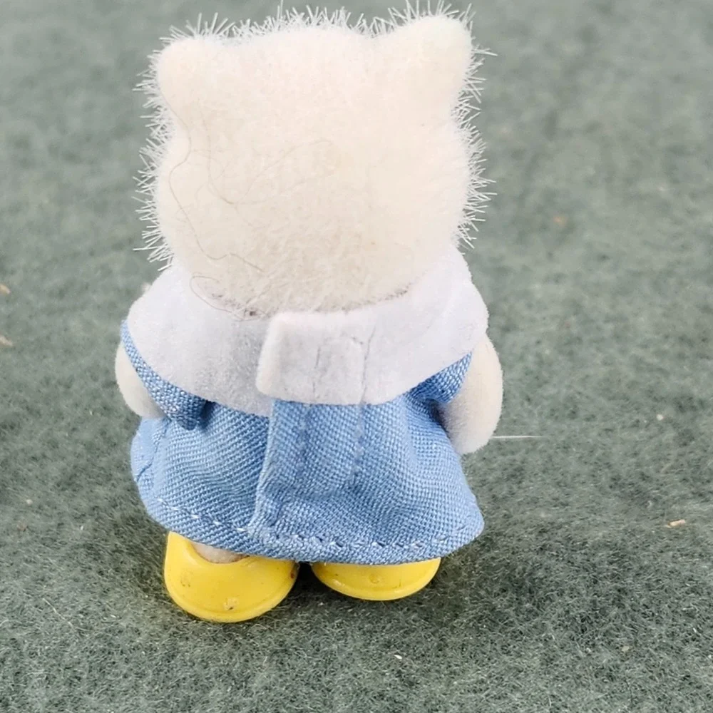 Sylvanian Families Baby Persian Cat & Nursery Uniform Calico Critters Baby Bed